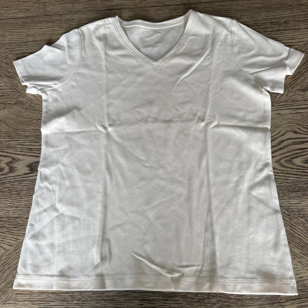 LL Bean Womens Cream V-Neck Short Sleeve 100% Cotton T-Shirt Size S 0BJV8 - Picture 1 of 7